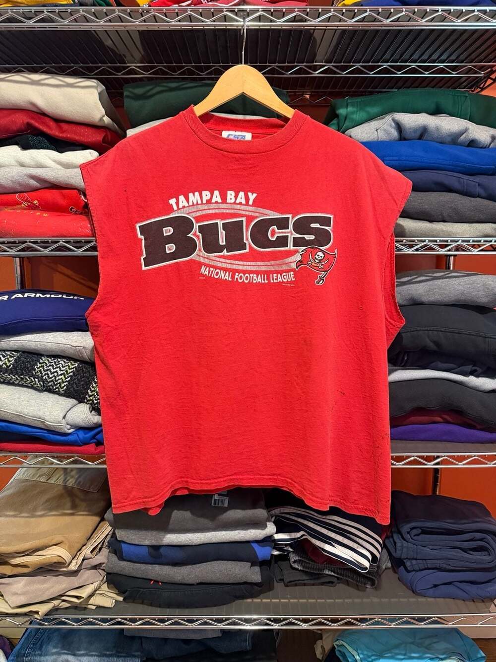 Vintage 1997 Tampa Bay Buccaneers NFL Sleeveless T-Shirt Red Mens XL